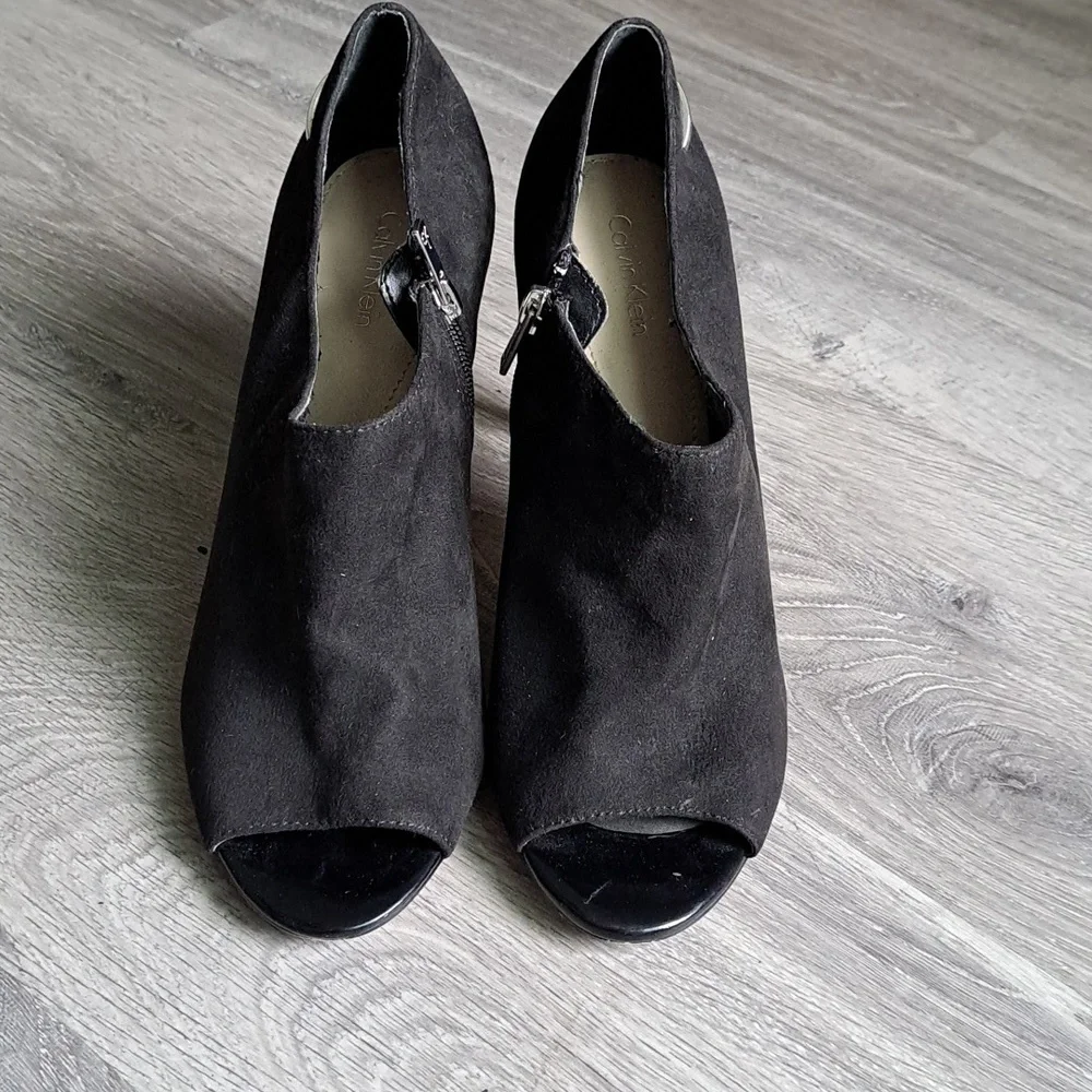 Calvin Klein Women's Black Peep Toe Heel size 9